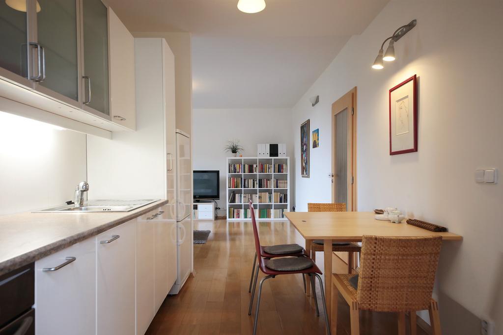 Apartment Kosatcová Praga Esterno foto