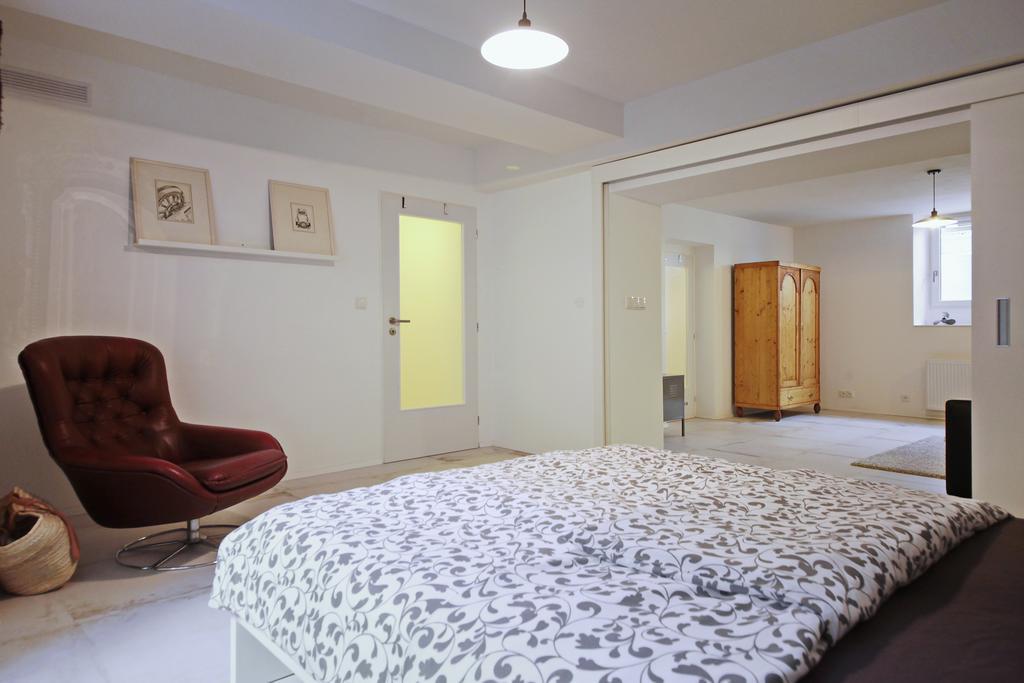 Apartment Kosatcová Praga Esterno foto