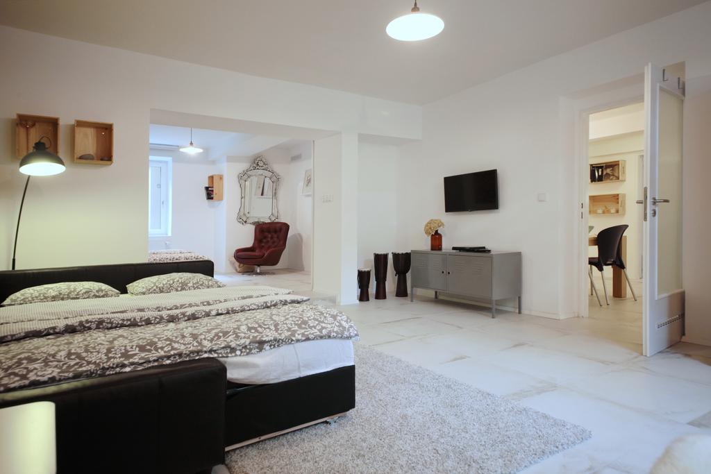 Apartment Kosatcová Praga Esterno foto