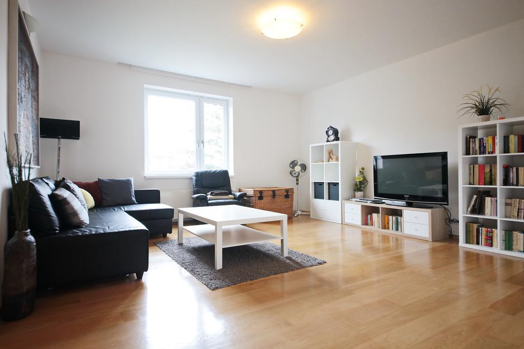Apartment Kosatcová Praga Esterno foto